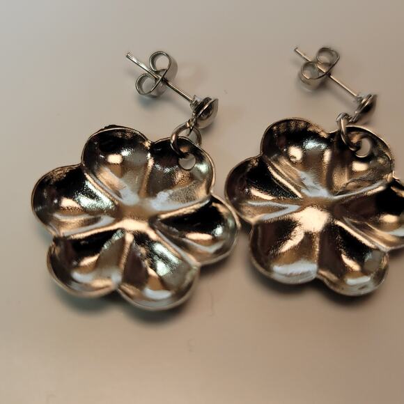 Vintage Silver Flower Earrings with Shiny Finish and Stud Backing, Bold Design - Picture 7 of 10